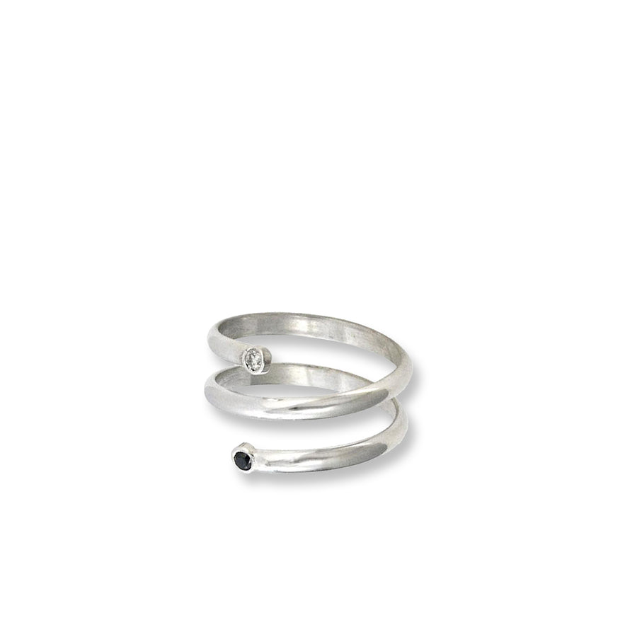 Circle of Life Ring with White and Black Diamond - Susanne Siegel